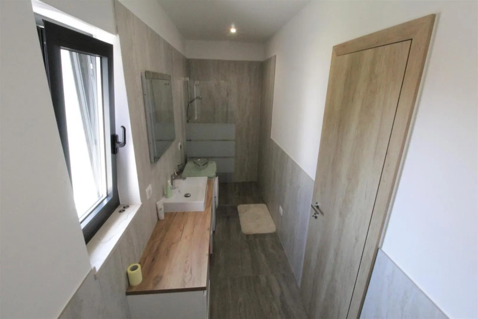 House Andrej, Entire Semi-Detached House With A Terrace, Parking, 400 M From Beach Bašanija クロアチア