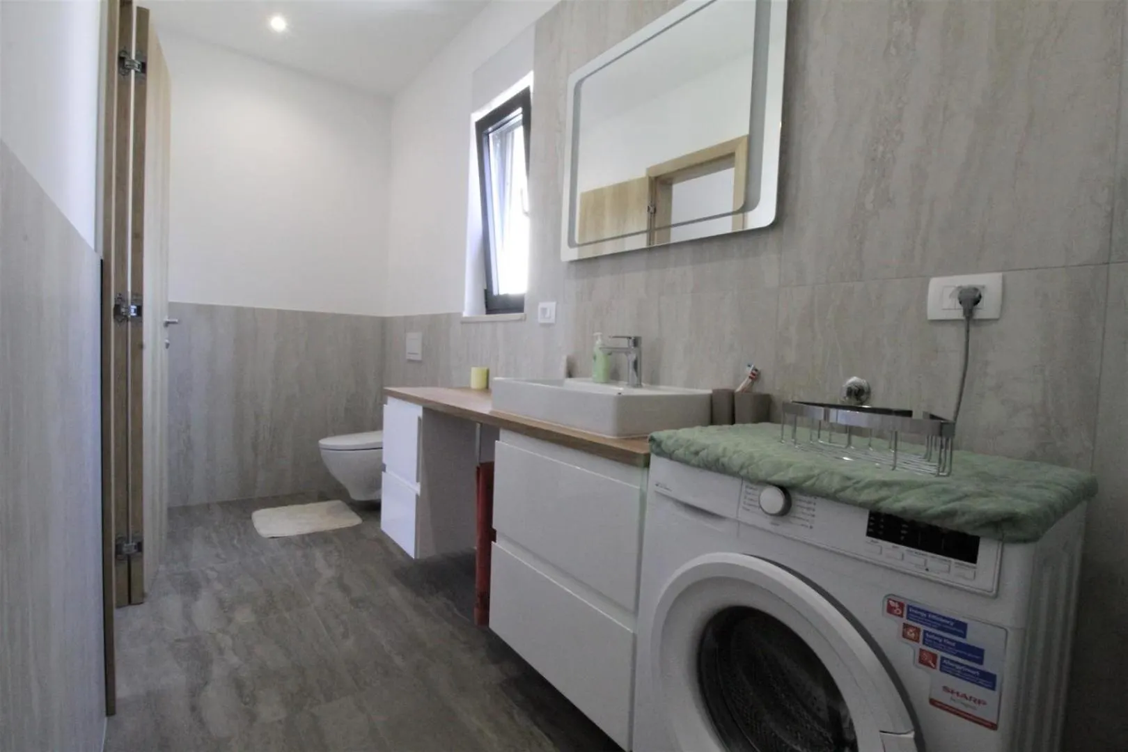 別荘 House Andrej, Entire Semi-Detached House With A Terrace, Parking, 400 M From Beach Bašanija
